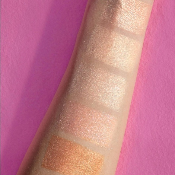 3/$15 🌼 RUDE Baked Highlighter - Radiant Gold - Picture 4 of 4